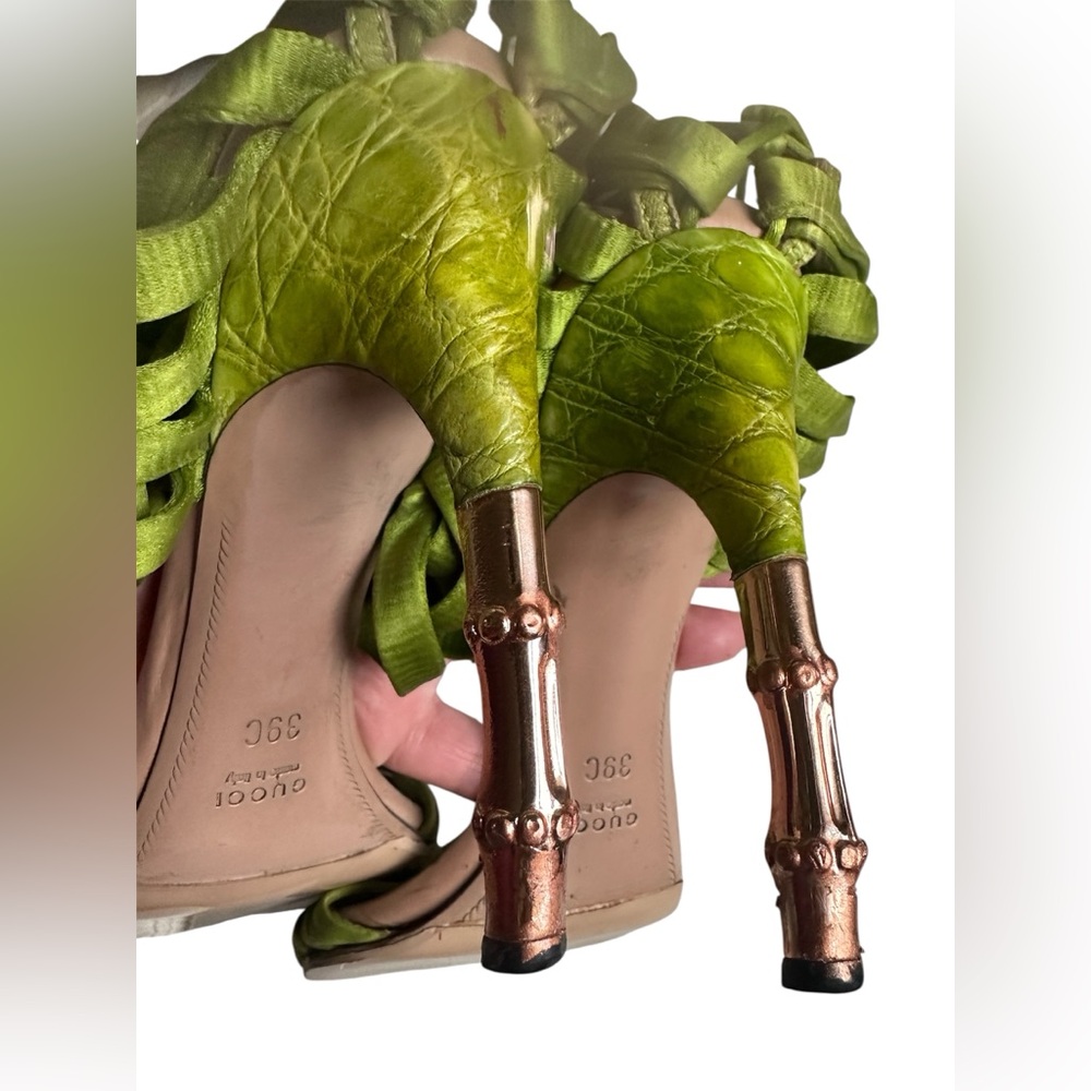Gucci Tom Ford Vibrant Green Satin bamboo runway Heels sz.39C - Picture 12 of 15